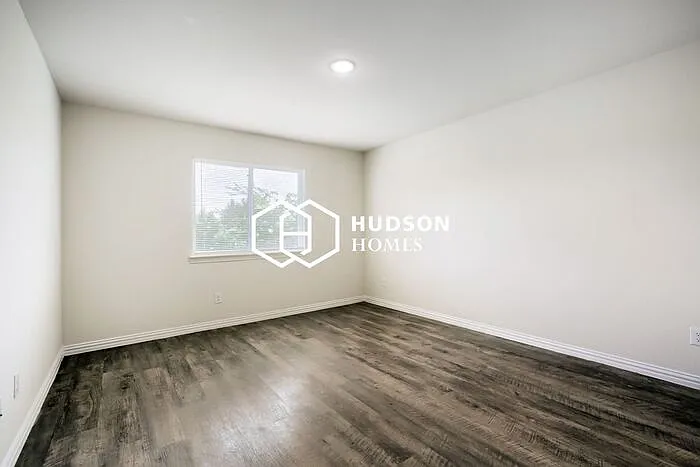 2402 Abigail Ln — Photo 7