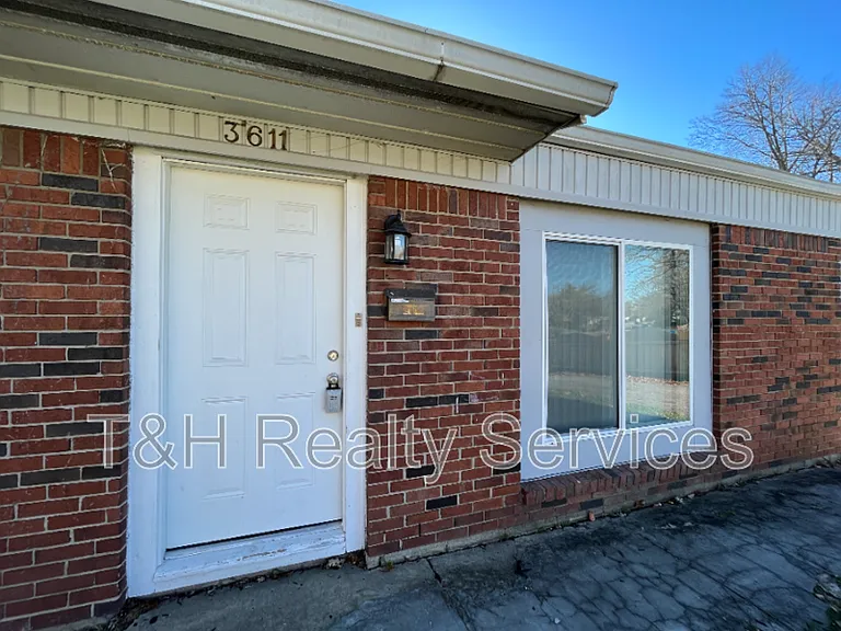 3611 Chateau Ln — Photo 3