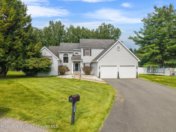 302 Quidor Court, Guilderland, NY 12084