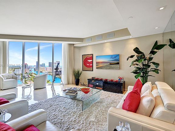 3rd image of 21200 Point Pl #Penthouse 2804