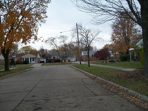 3rd image of 32011 Thorncrest St