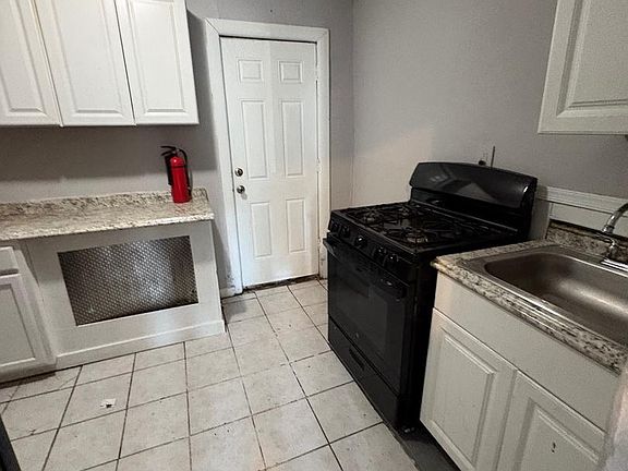 5th image of 2222 N Reese St