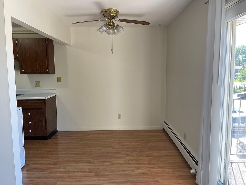 1st image of 520 Oak Run Dr #9