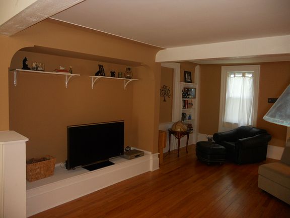 Living Room W/ Built-ins