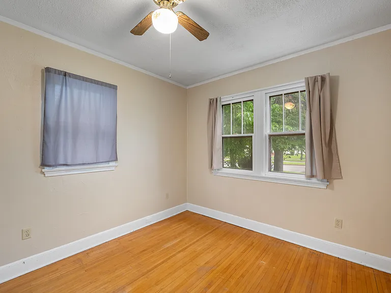 2205 University Ave — Photo 10