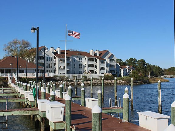 3rd image of 221 Island Cove Ct APT C
