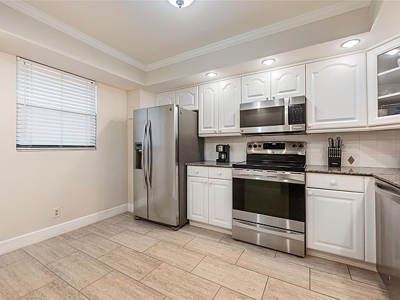 2nd image of 2900 NE 14th Street Causeway #503