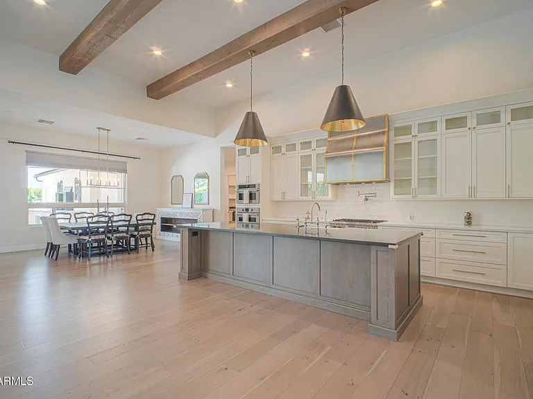 12424 E Victoria St — Photo 24