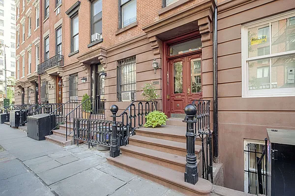 Rented by Warburg | media 4