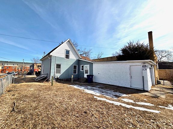 3rd image of 221 7th Ave S