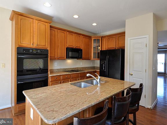 4th image of 215 Chesterbrook Ct