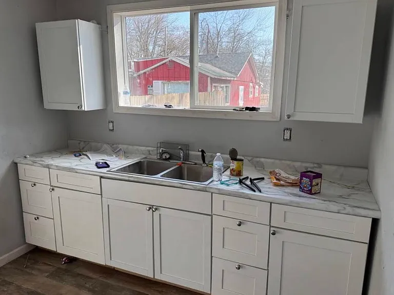 1522 W Widenham St — Photo 2