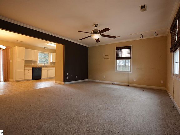 4th image of 11 Crosby Ln