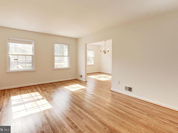 5th image of 11420 Bedfordshire Ave