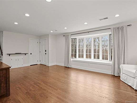 4th image of 240 Rock Ridge Rd