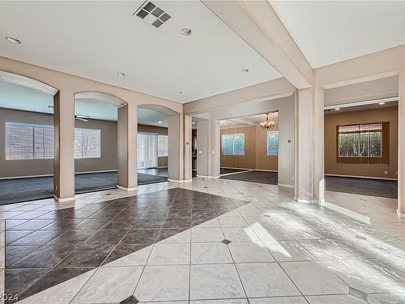5th image of 6628 Black Oaks St