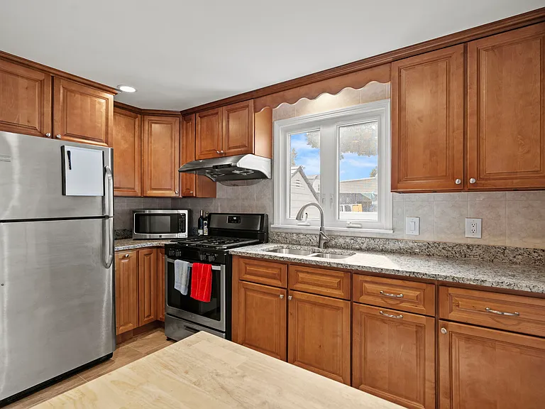 197 Lowell St #1 — Photo 6