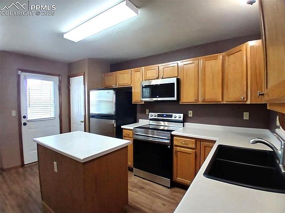 5th image of 5075 Balsam St