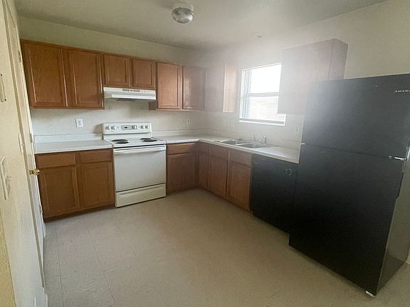 3rd image of 3202 Hereford Ln #D