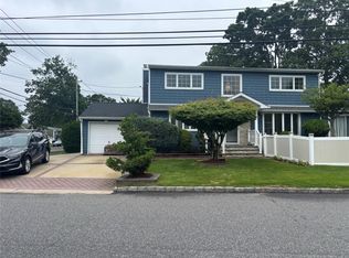 149 Warwick Ave, Copiague, NY 11726