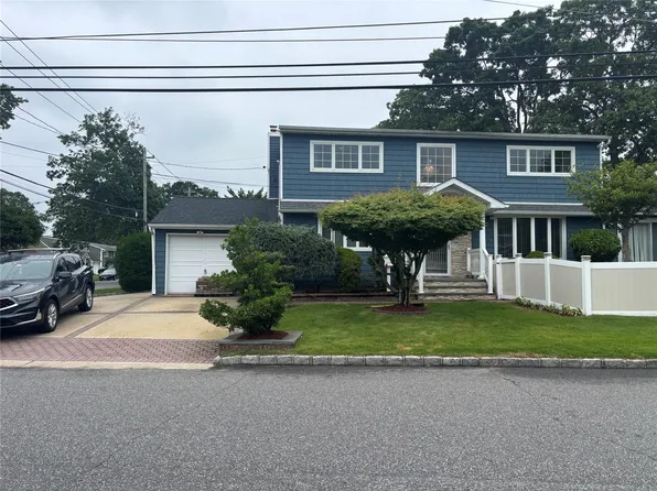 149 Warwick Avenue, Copiague, NY 11726