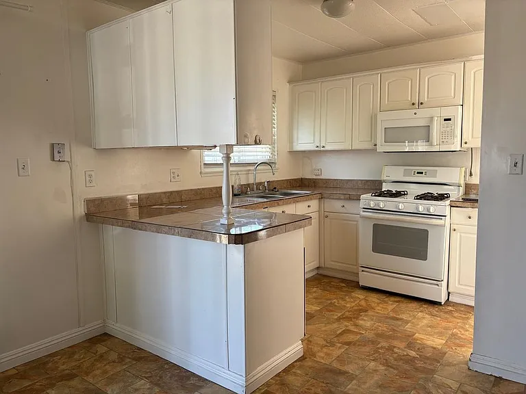 337 W Hamilton Ave — Photo 3