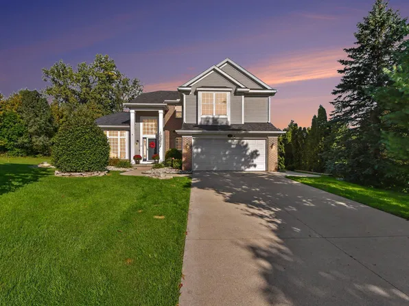 3583 Arbor Chase Ct NE, Grand Rapids, MI 49525