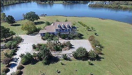 1st image of 402 Nanaloo Ave