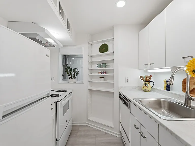 4432 Q St NW — Photo 10