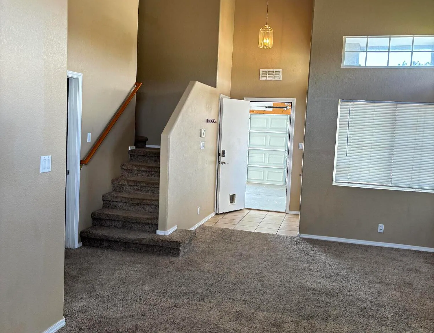 4 bed, 2.5 bath, 2059 sqft, $2,100 — Photo 4