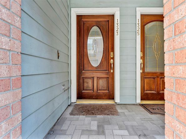 1323 McIlhenny St, Houston, TX 77004