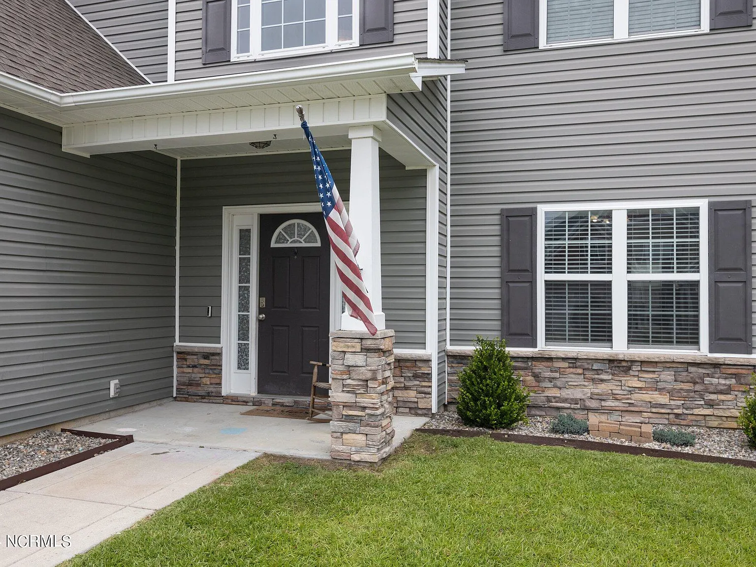 4 bed, 2.0 bath, 2844 sqft, $2,500 — Photo 4