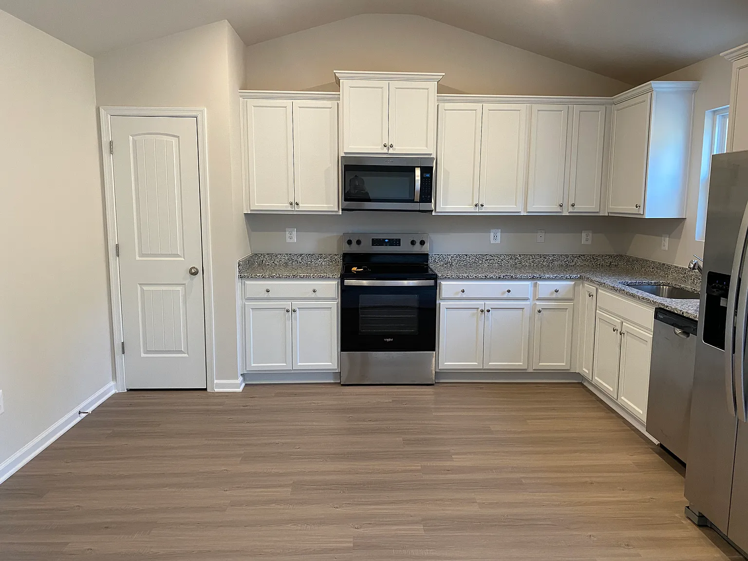 3 bed, 1173 sqft, $2,700 — Photo 2