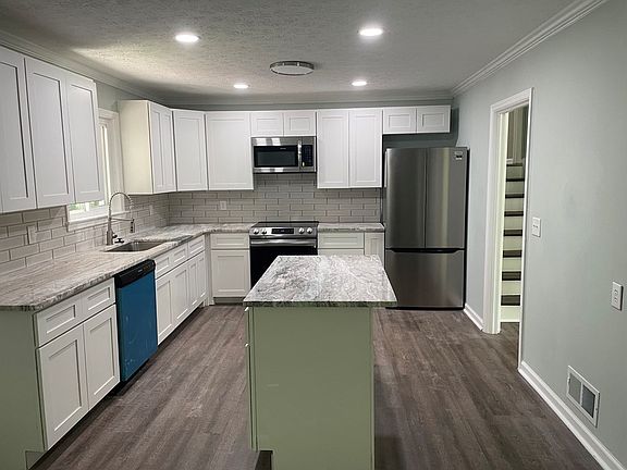 5th image of 3839 Winkfield Pl