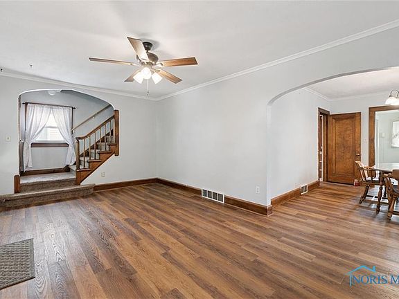 3rd image of 4612 Overland Pkwy