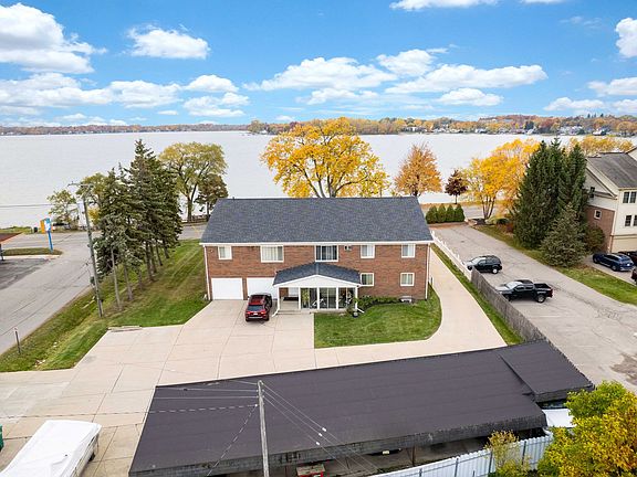5th image of 719 E Walled Lake Dr APT 256
