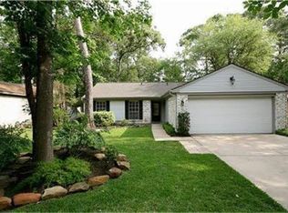 7 Fallshire Dr, Spring, TX 77381