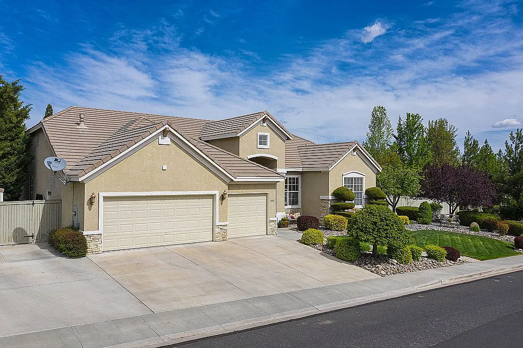 1941 Rolling Brook Ln photo 1