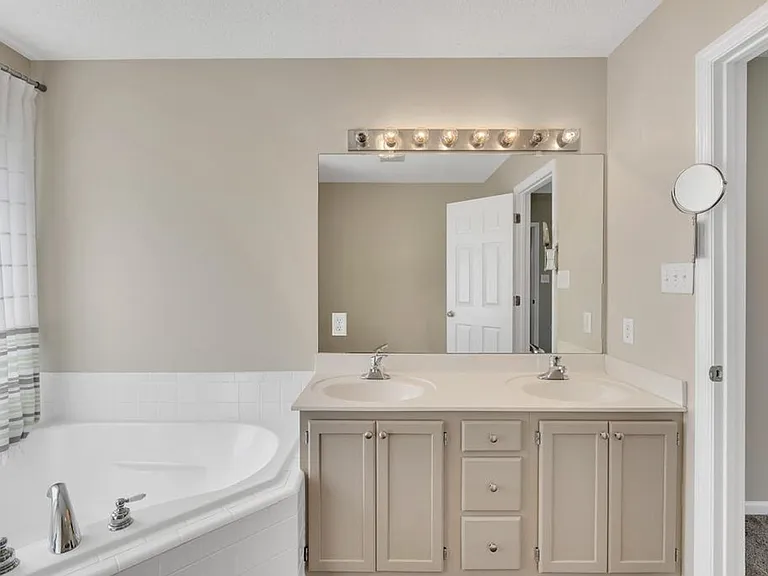 816 Commons Dr N — Photo 15