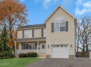 342 Oak Pkwy, Dunellen, NJ