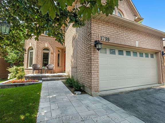 3rd image of 1798 Autumn Cres