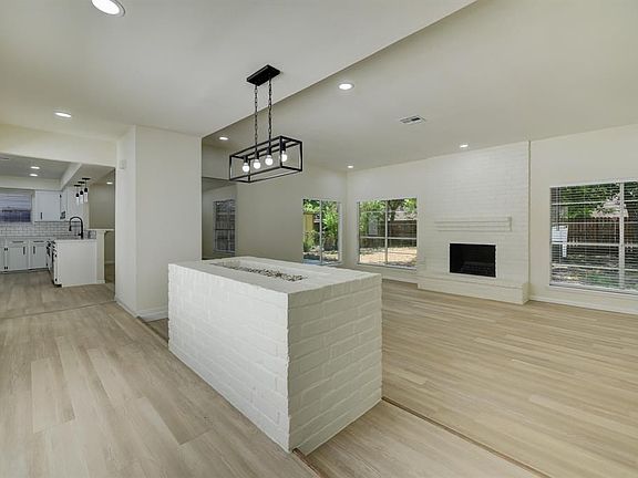 3rd image of 5519 Sheraton Oaks Dr