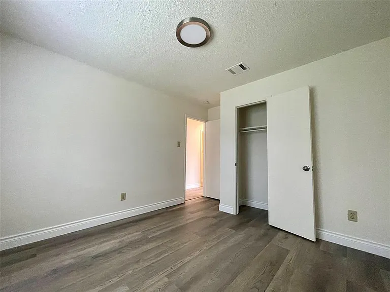 1729 Cricket Hollow Dr — Photo 17