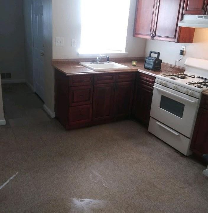 1st image of 208 E Hortter St