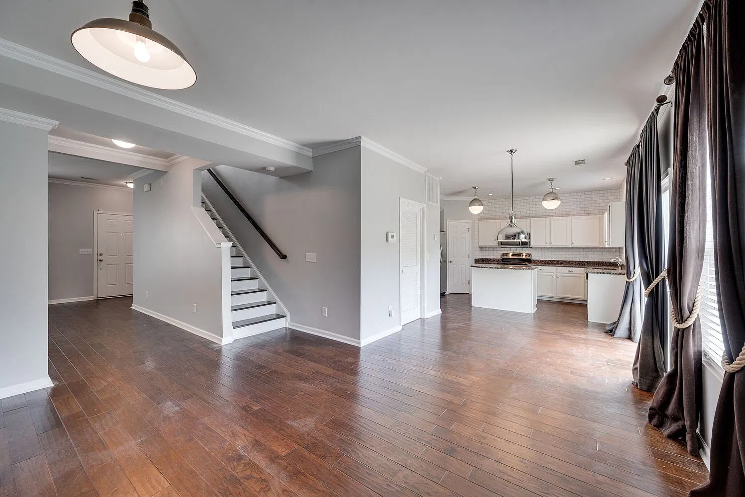 3 bed, 2.5 bath, 1981 sqft, $2,200 — Photo 3