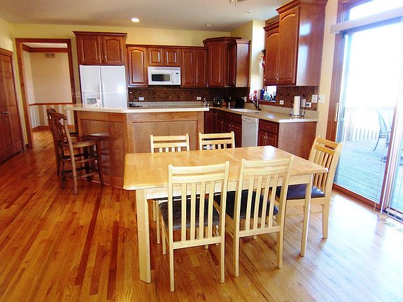 2nd image of 412 Deerfield Dr