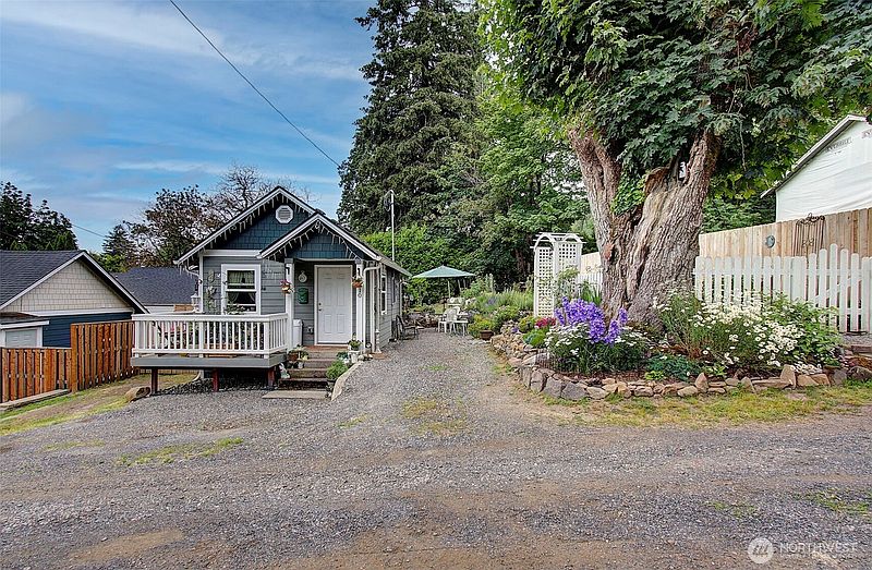 2nd image of 2311 SW 6th Avenue #10