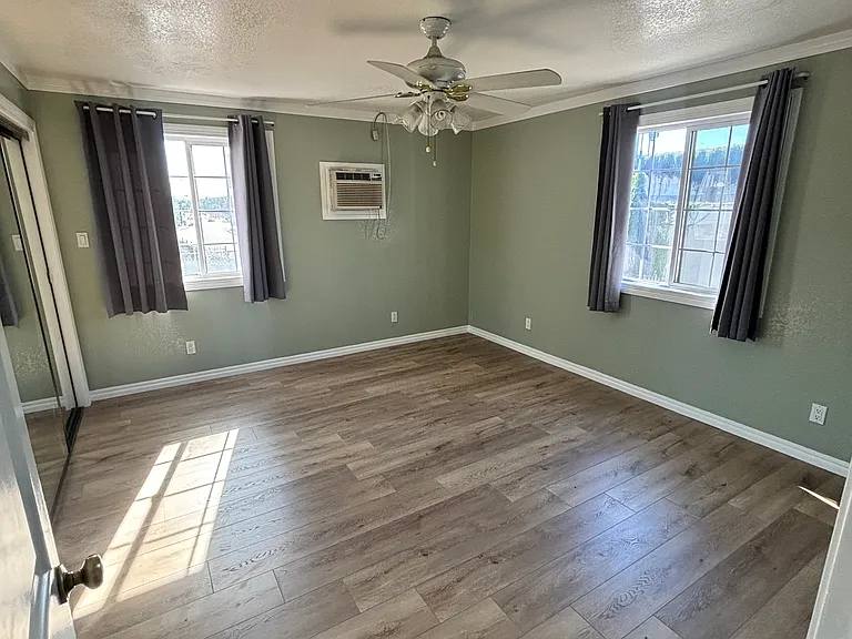 Upstairs room (1).
