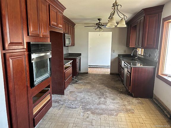 2nd image of 8 Mahogany Road