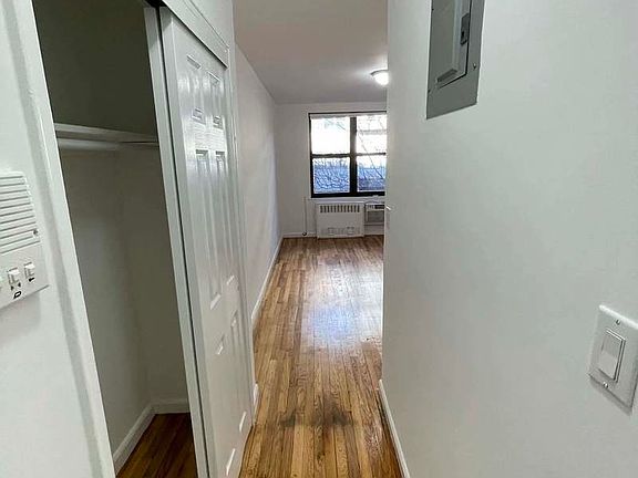 4th image of 319 W 22nd St APT 4C